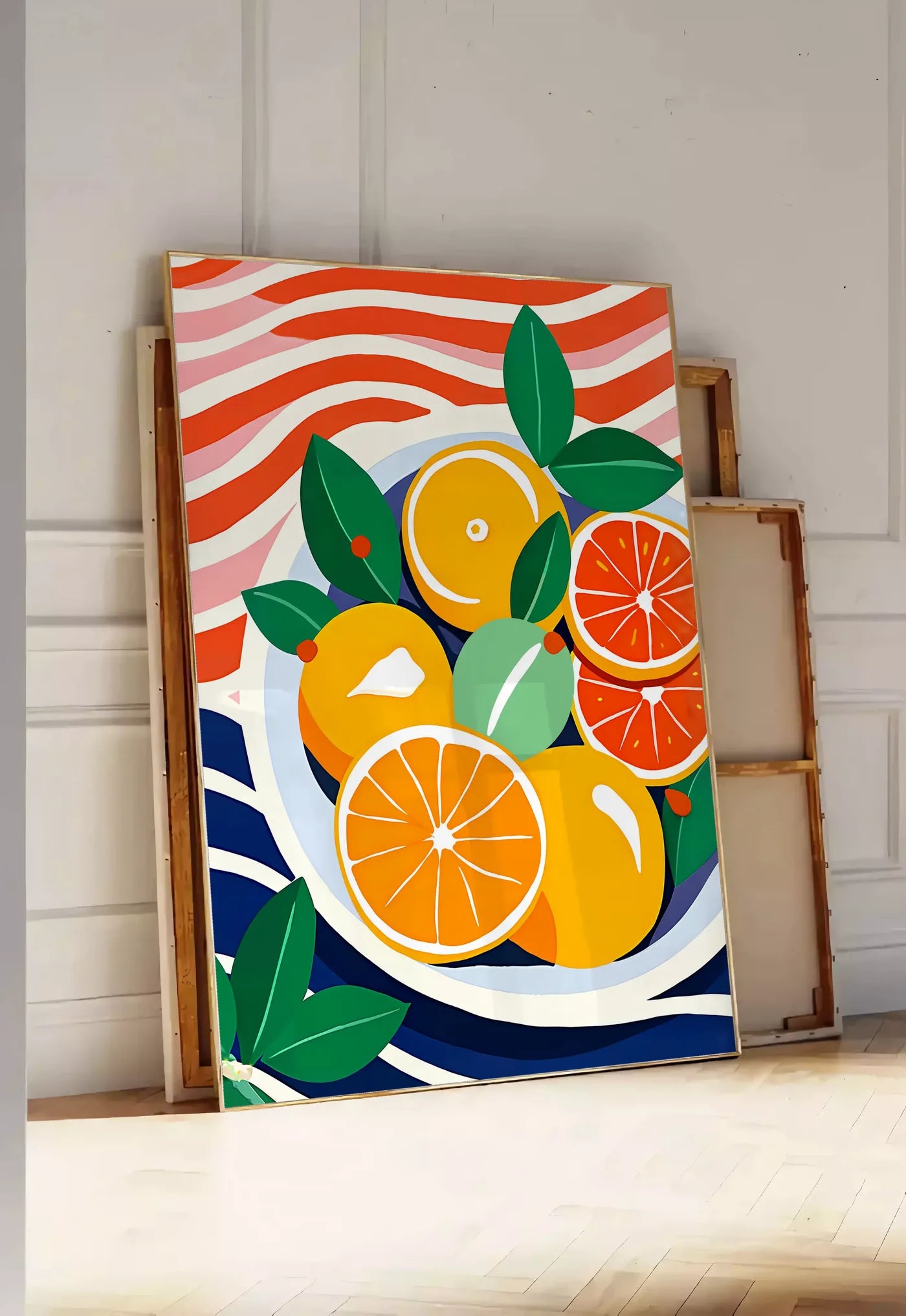 Tirage encadrable affiche cuisine agrumes oranges fruit, posee au sol dans une entree lumineuse, contre un mur a panneaux blancs, a cote de chassis en bois empiles