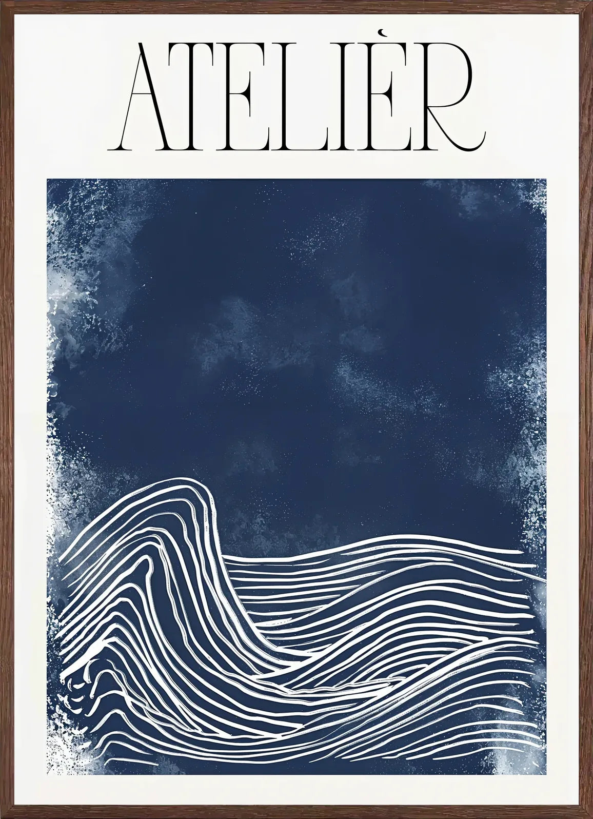 Cadre chene clair entourant l'affiche Atelier vagues bleu marine