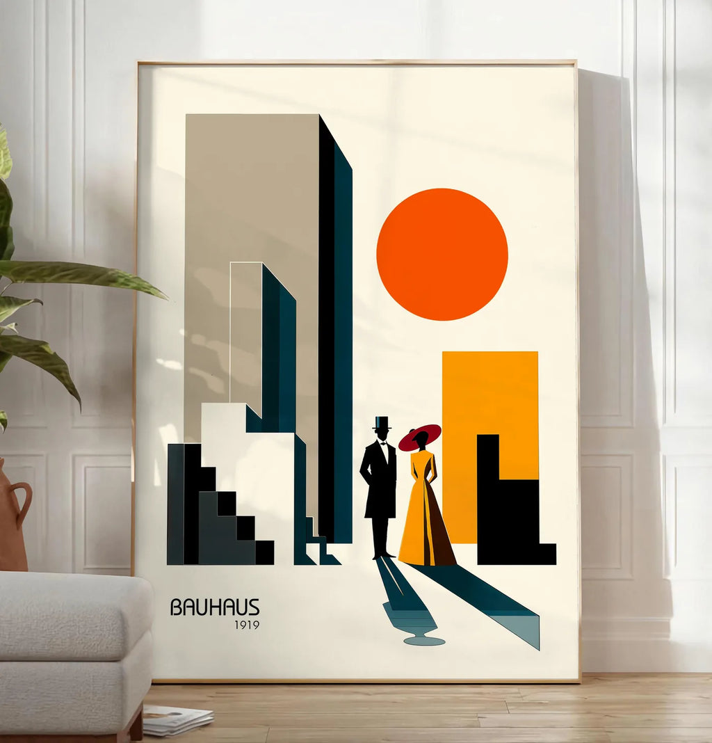 Reproduction couple en Ville, posee au sol dans un salon minimaliste clair, a cote d'un canape beige et d'une plante verte, sur un parquet clair