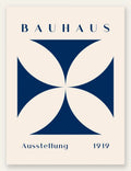 Quatre-Petales Bleus, affiche Bauhaus geometrique sur fond colore
