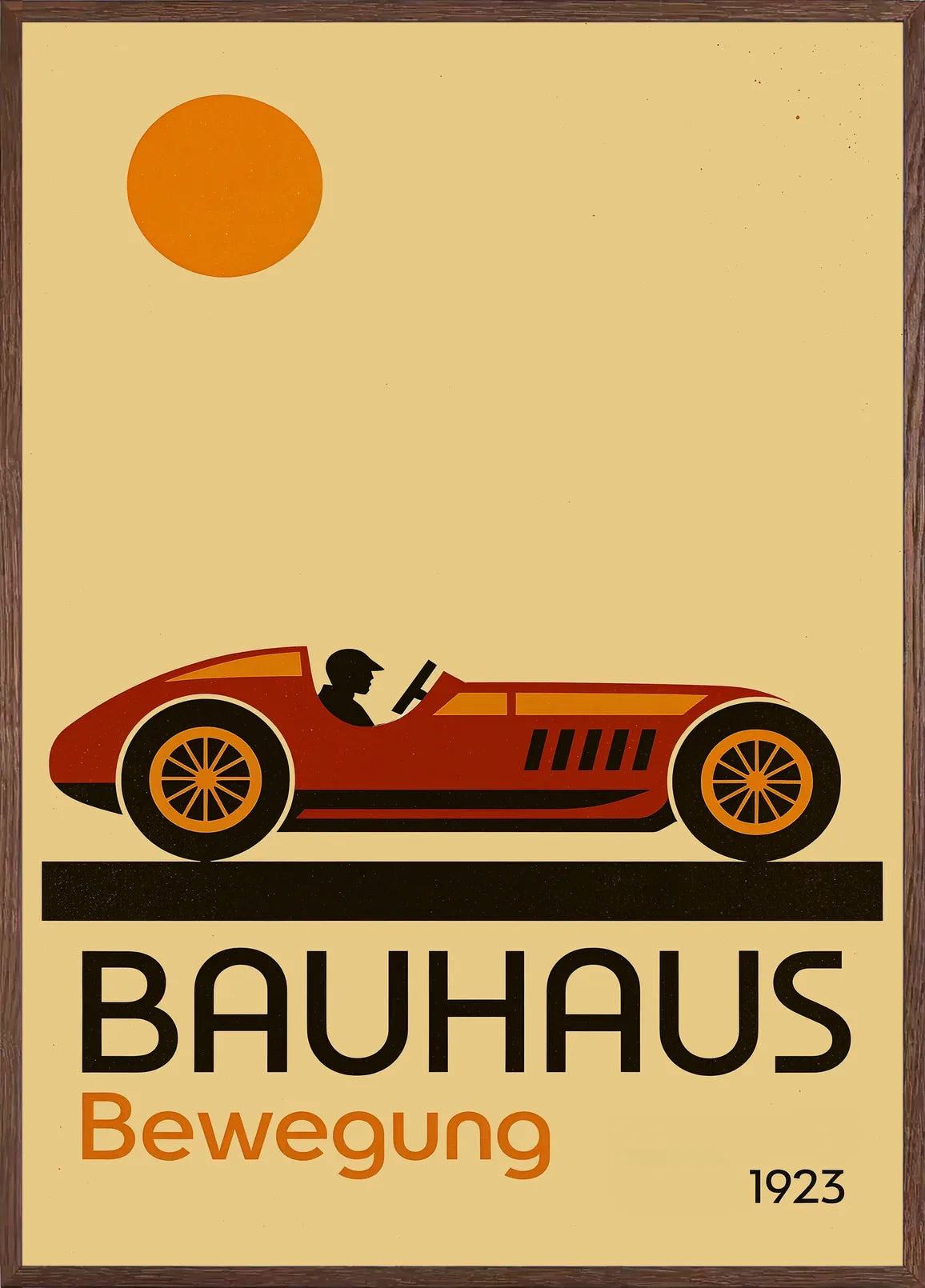 Cadre chene clair entourant l'affiche Bauhaus voiture de course