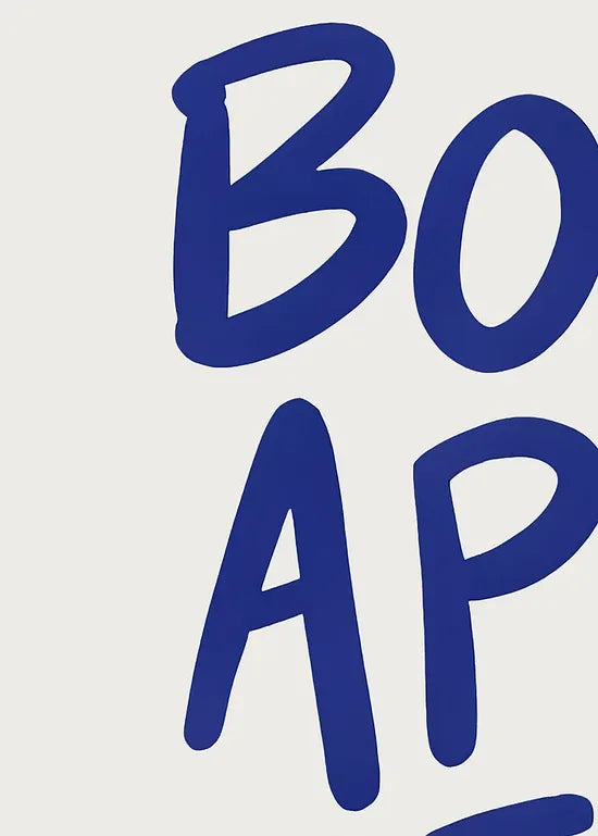 Gros plan sur la typographie Bon Appetit bleue manuscrite
