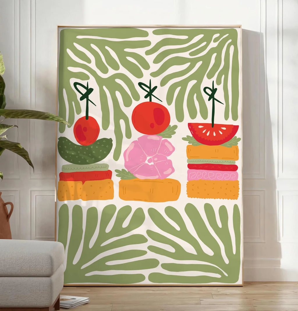 Reproduction affiche cuisine brochettes caprese, posee au sol dans un salon minimaliste clair, a cote d'un canape beige et d'une plante verte, sur un parquet clair