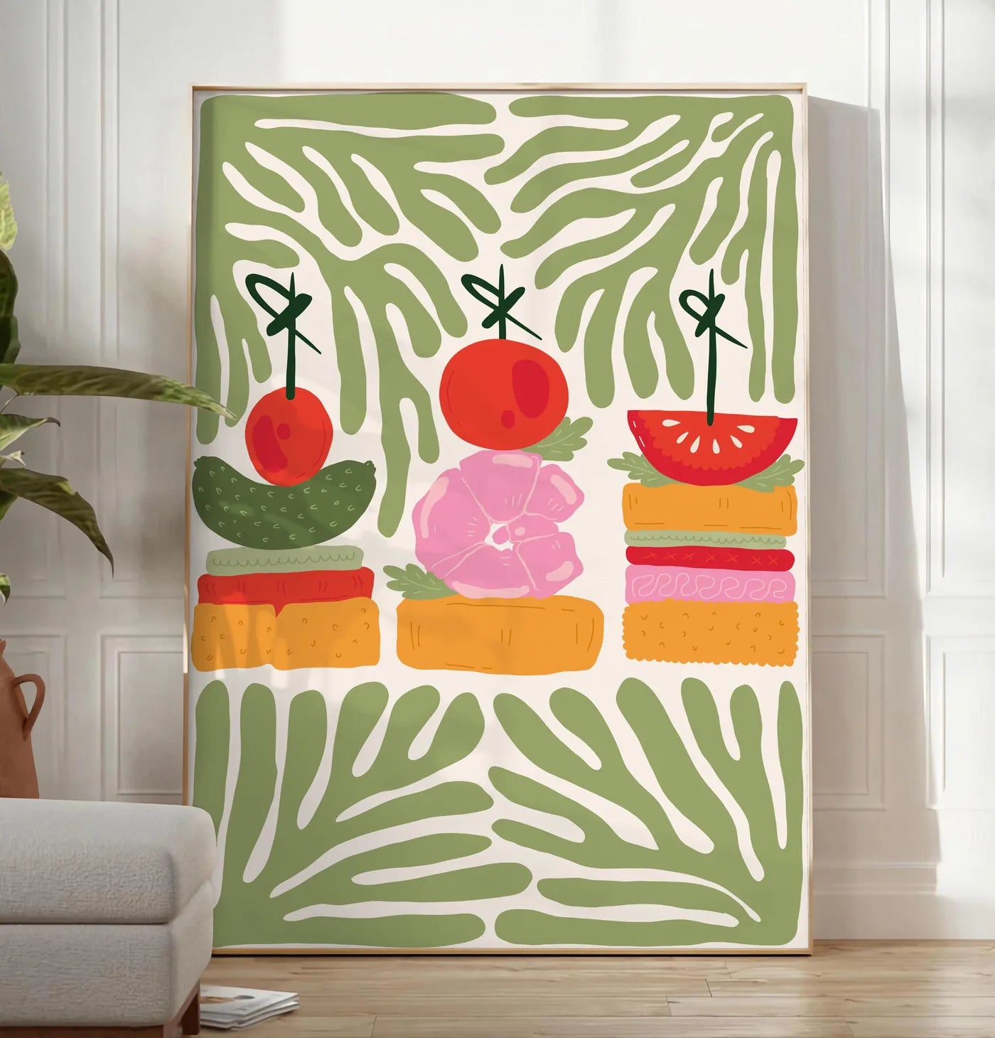 Reproduction affiche cuisine brochettes caprese, posee au sol dans un salon minimaliste clair, a cote d'un canape beige et d'une plante verte, sur un parquet clair