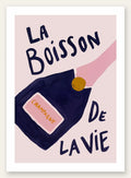 Affiche champagne La Boisson de la Vie, bouteille bleu nuit et main rose sur fond rose poudre