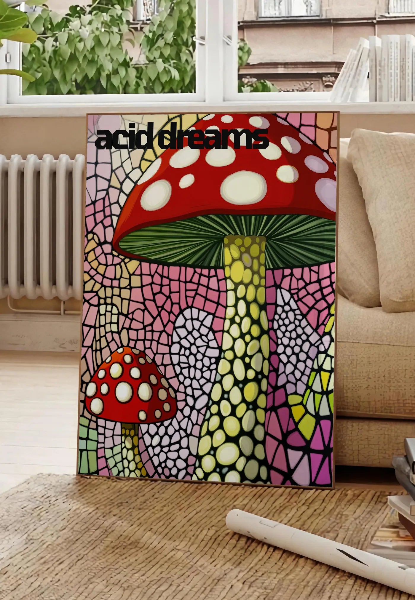 Poster affiche champignons rouges en vitrail art japonais, posee au sol dans un salon parisien, devant une grande fenetre donnant sur un immeuble haussmannien, entre un ficus et un canape creme
