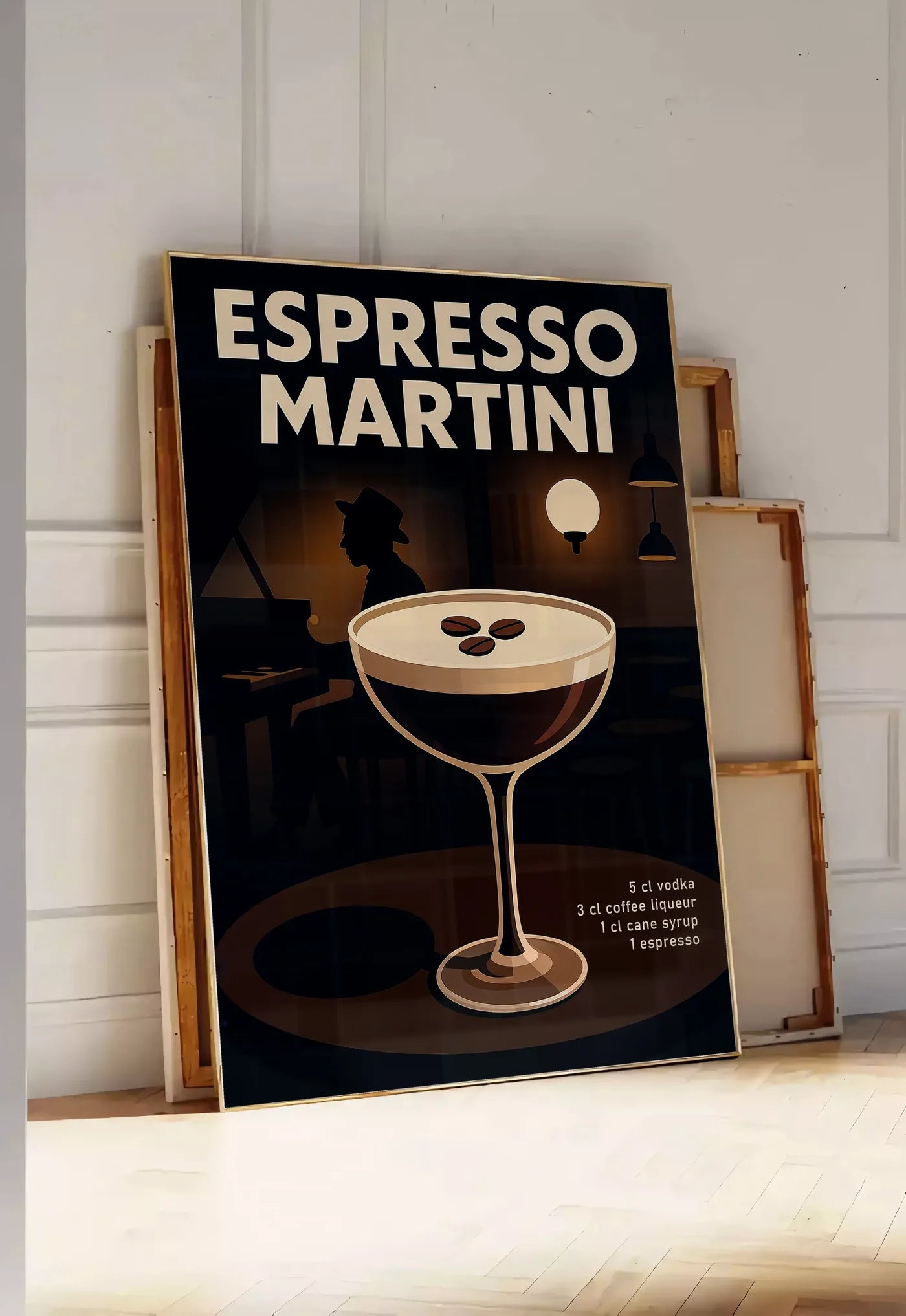 Tirage encadrable affiche Espresso Martini, posee au sol dans une entree lumineuse, contre un mur a panneaux blancs, a cote de chassis en bois empiles