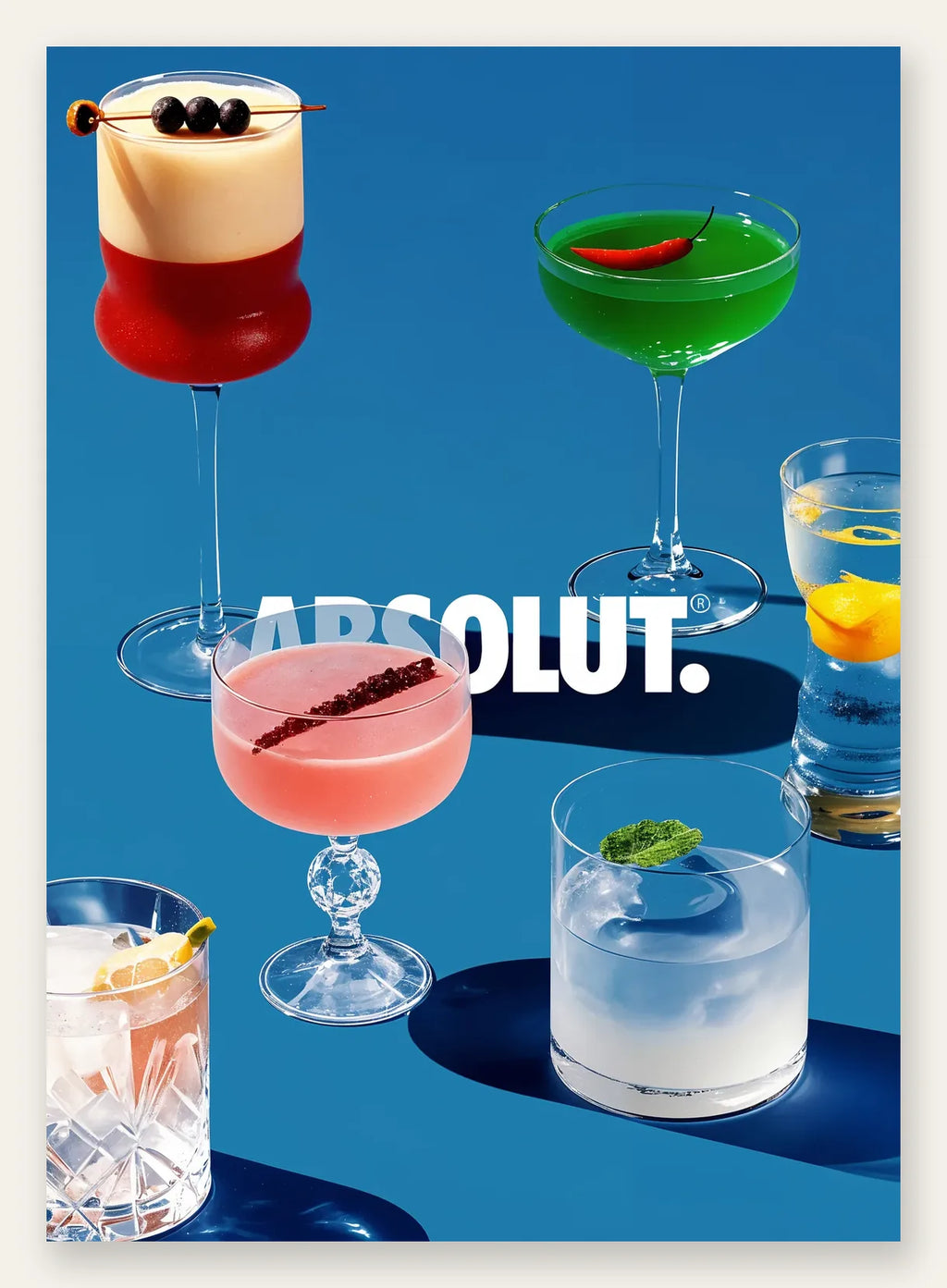 Affiche cocktail collection, six verres colores et garnitures sur fond bleu profond