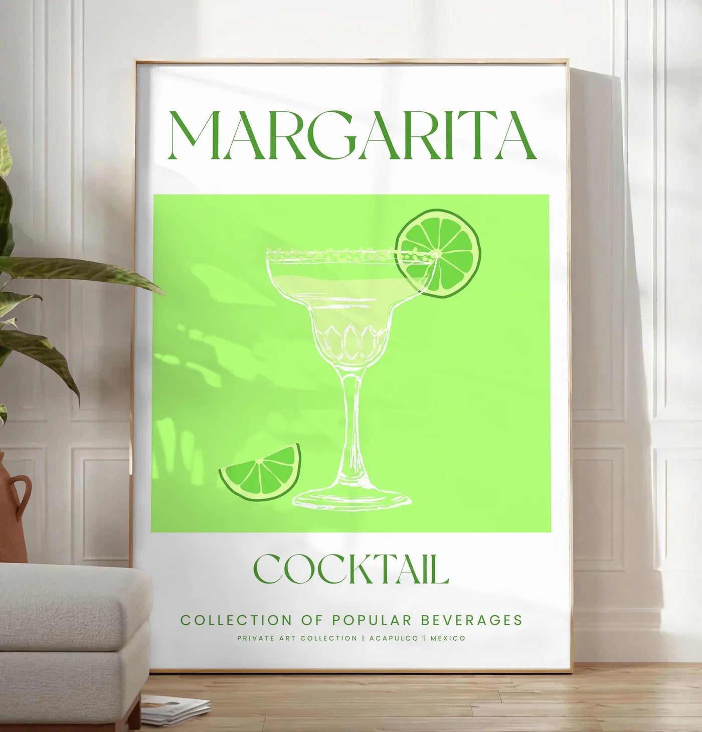 Reproduction affiche margarita minimaliste, posee au sol dans un salon minimaliste clair, a cote d'un canape beige et d'une plante verte, sur un parquet clair