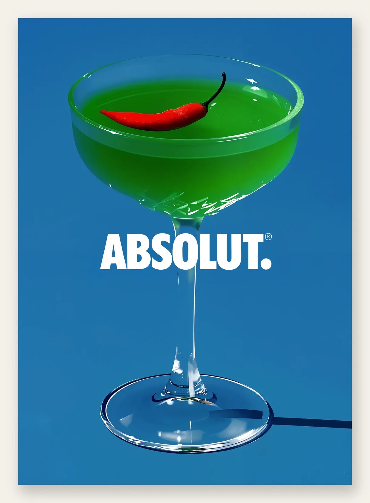 Affiche cocktail vert, verre coupe et piment rouge sur fond bleu profond