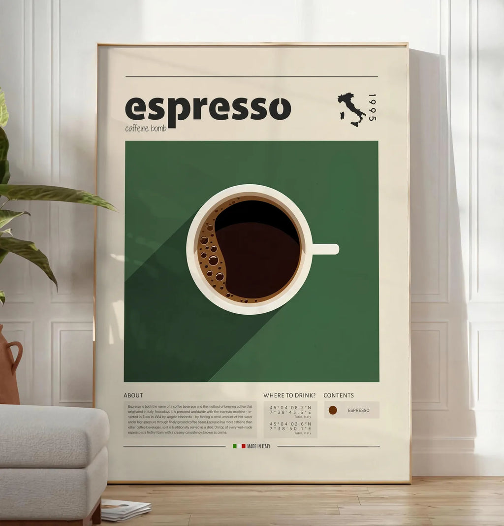 Reproduction tasse d'espresso vue de dessus sur fond vert, posee au sol dans un salon minimaliste clair, a cote d'un canape beige et d'une plante verte, sur un parquet clair