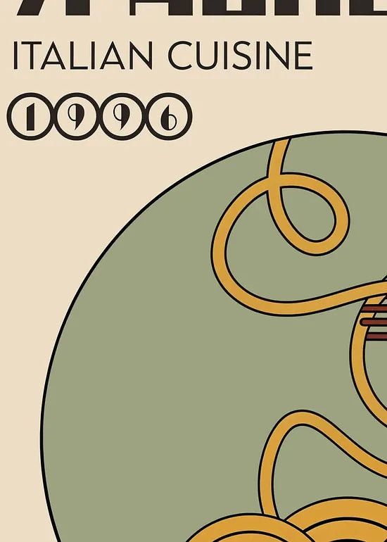 Gros plan sur la fourchette enroulant les spaghetti dores