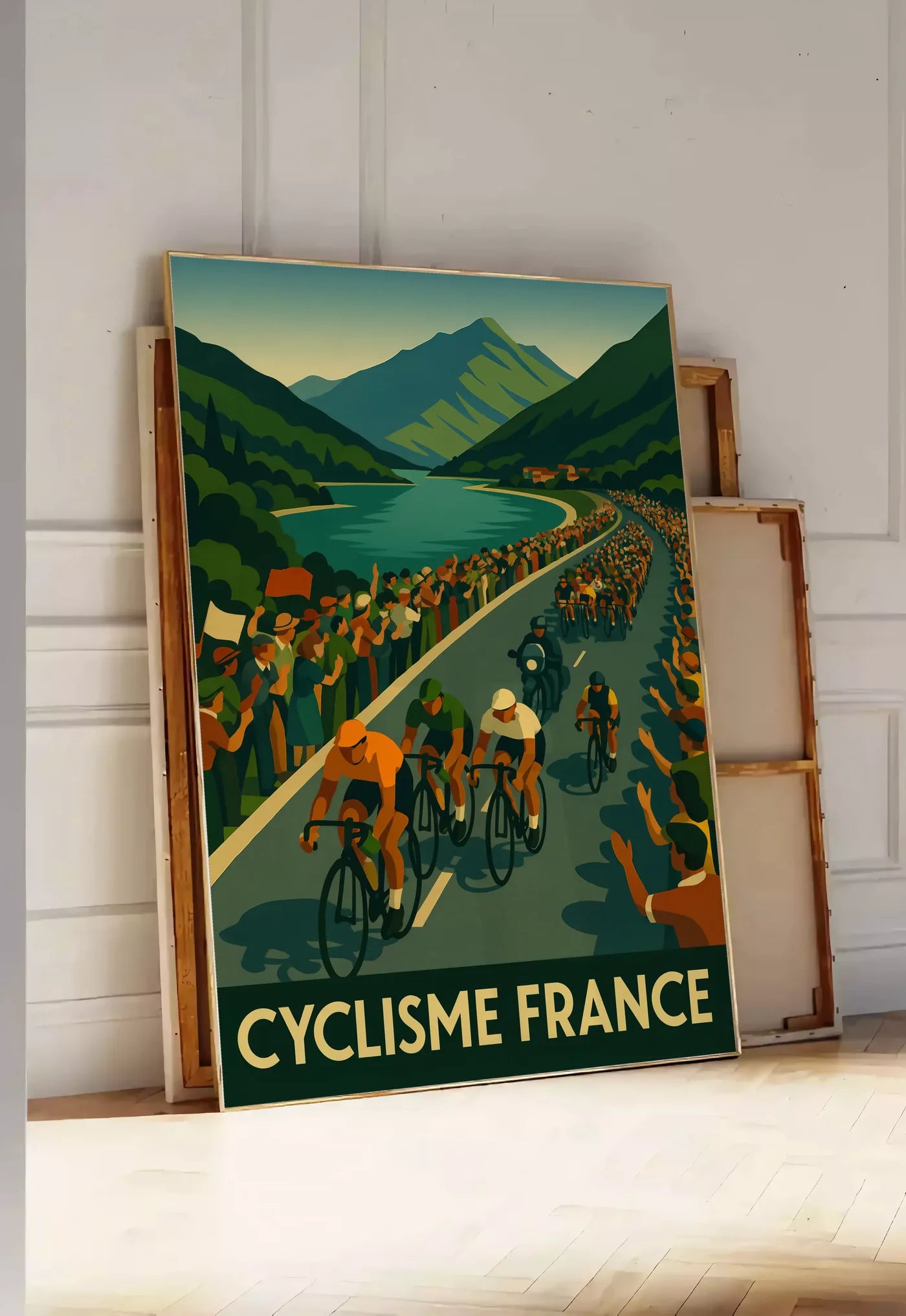 Tirage encadrable peloton de cyclistes longe un lac de montagne, posee au sol dans une entree lumineuse, contre un mur a panneaux blancs, a cote de chassis en bois empiles
