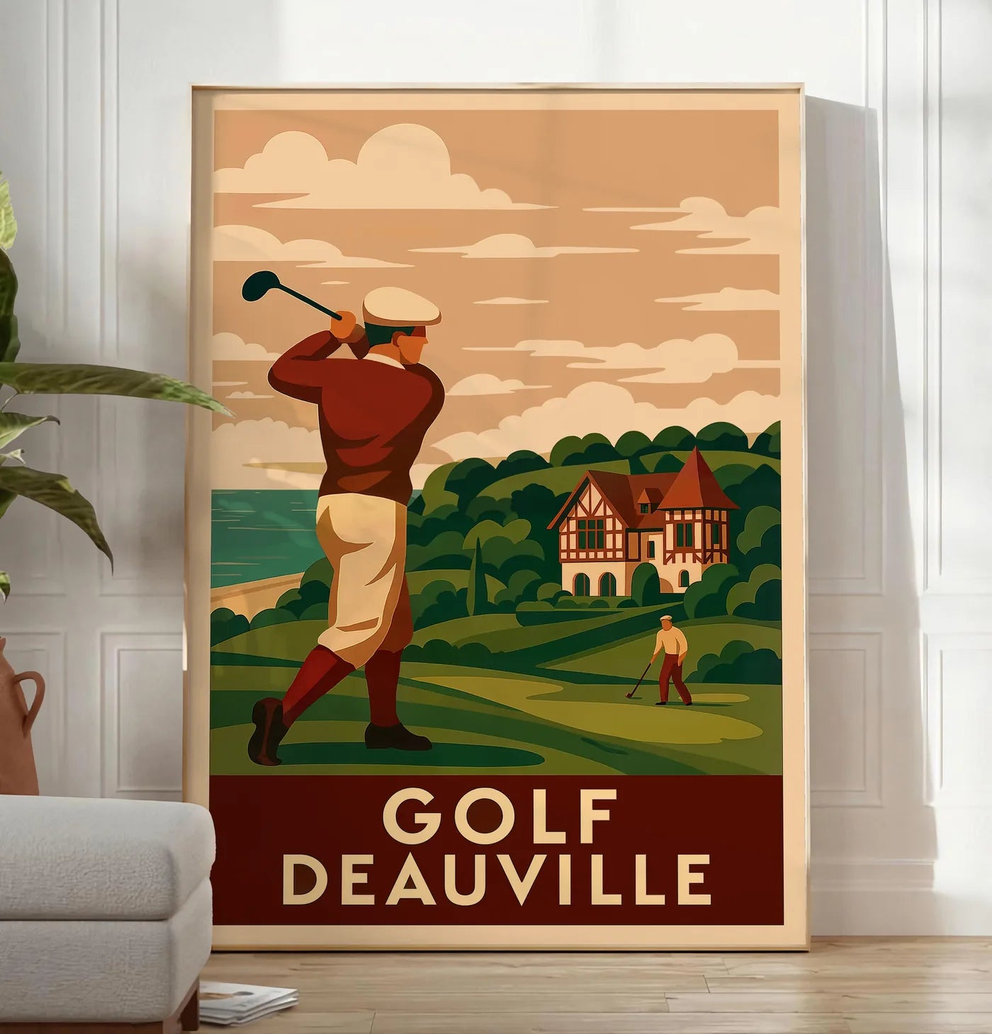 Reproduction golfeur en swing face à la mer, posee au sol dans un salon minimaliste clair, a cote d'un canape beige et d'une plante verte, sur un parquet clair