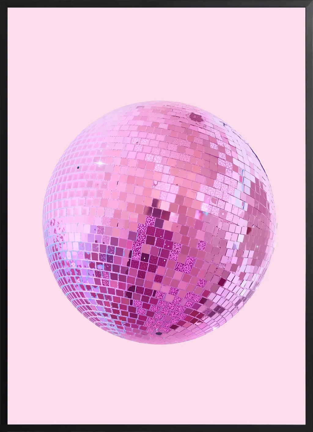 Encadrement noir mat autour de la boule disco rose a facettes
