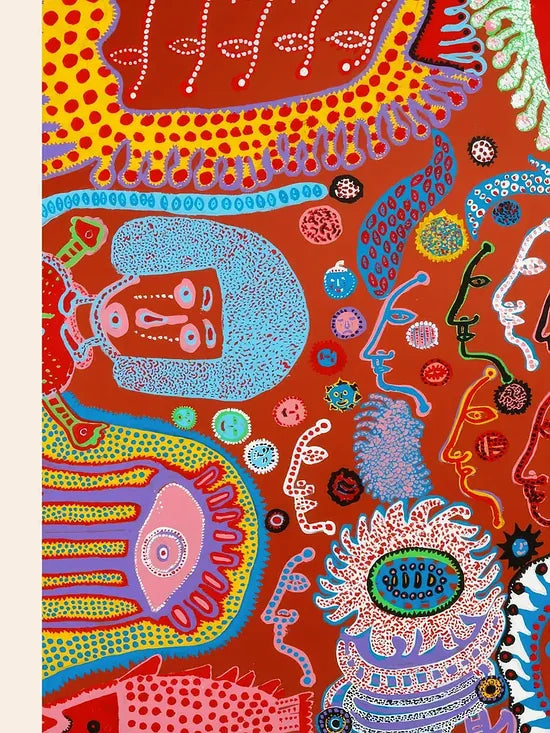 Gros plan sur composition a pois de Kusama