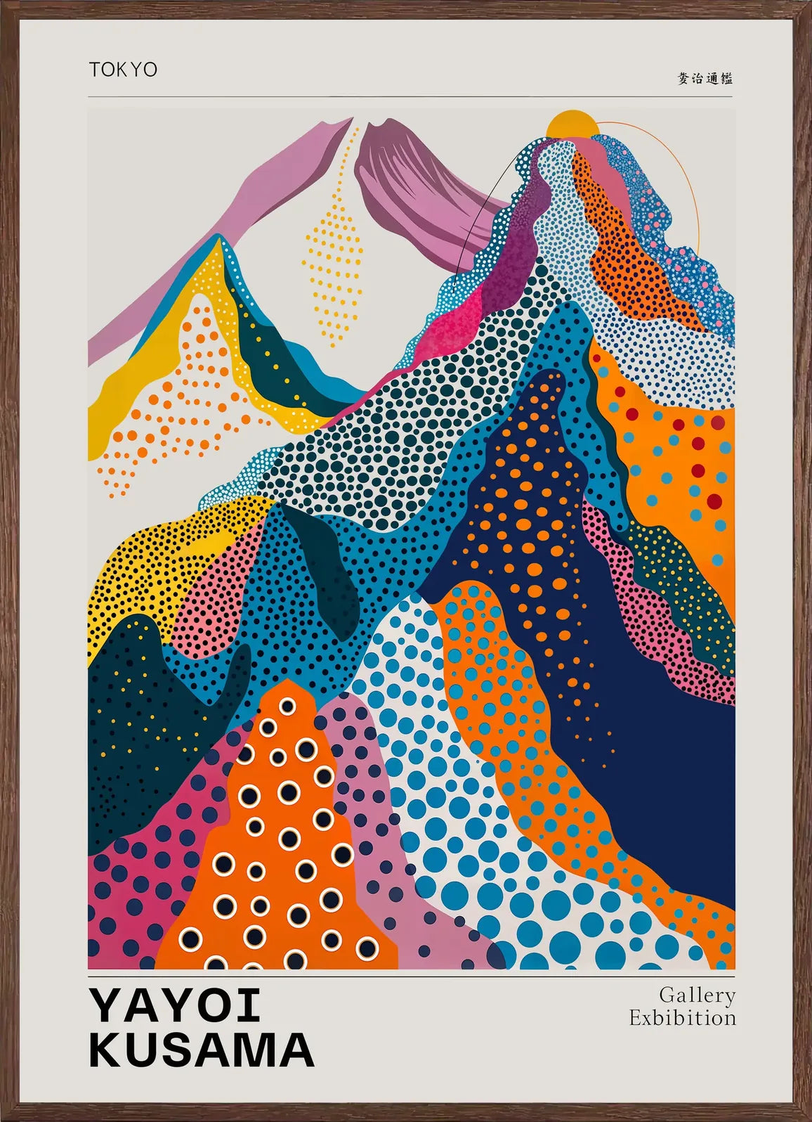 Cadre chene clair entourant l'affiche montagnes multicolores de Kusama