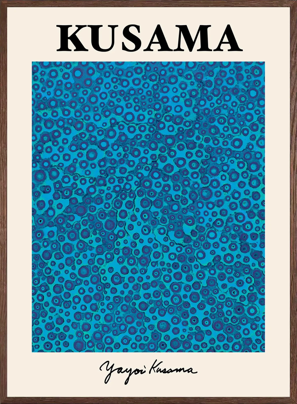 Cadre chene clair entourant l'affiche pois bleus de Kusama