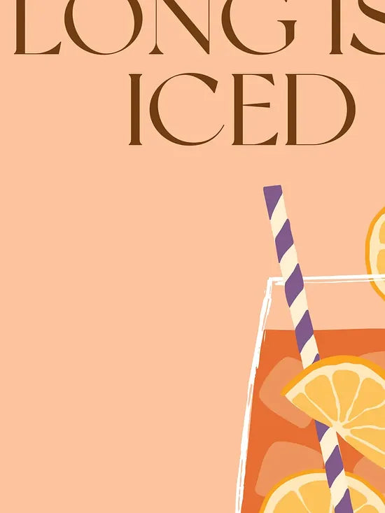 Gros plan sur le verre long island, citrons et paille rayee