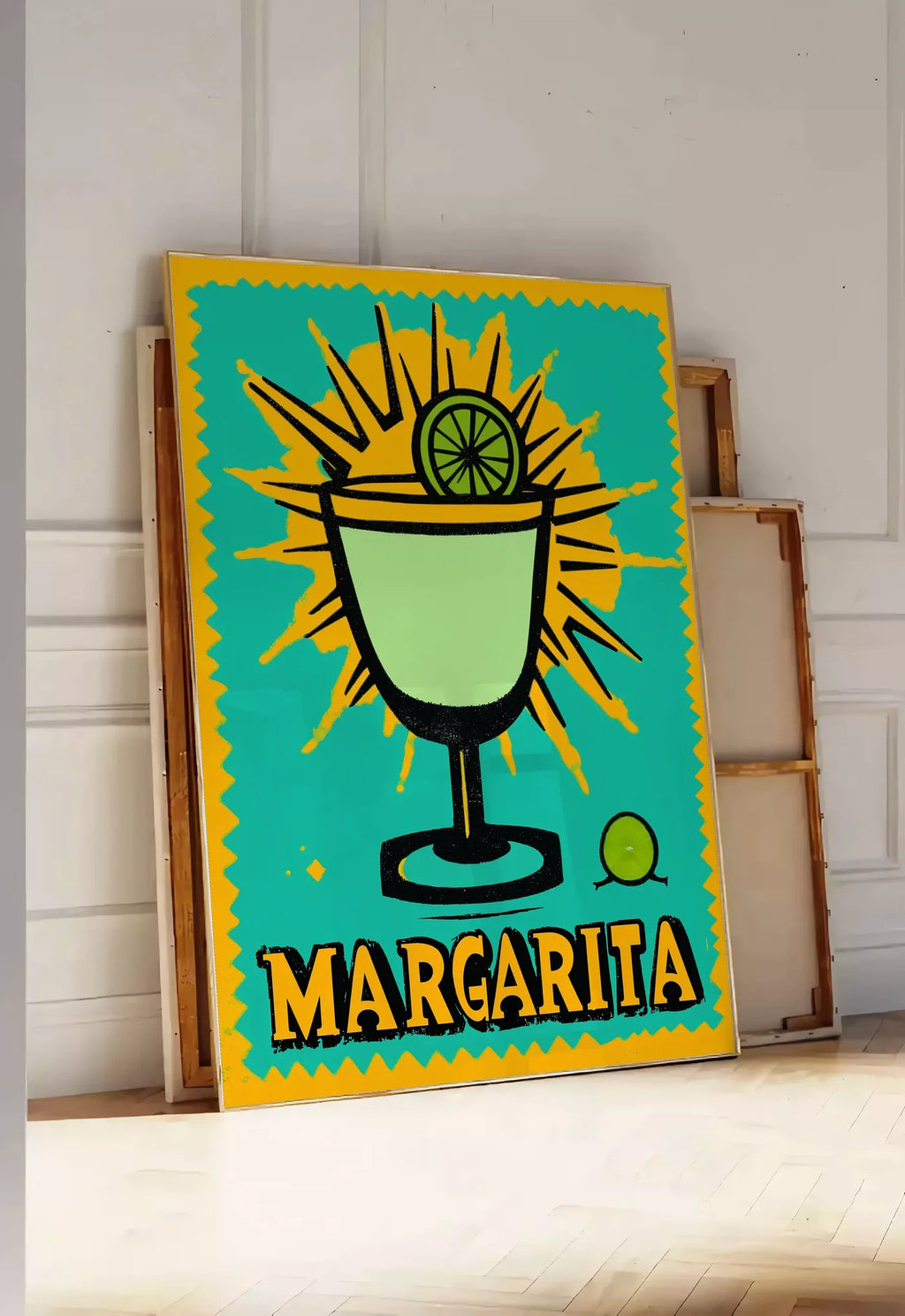 Tirage encadrable affiche cocktail Margarita pop art, posee au sol dans une entree lumineuse, contre un mur a panneaux blancs, a cote de chassis en bois empiles