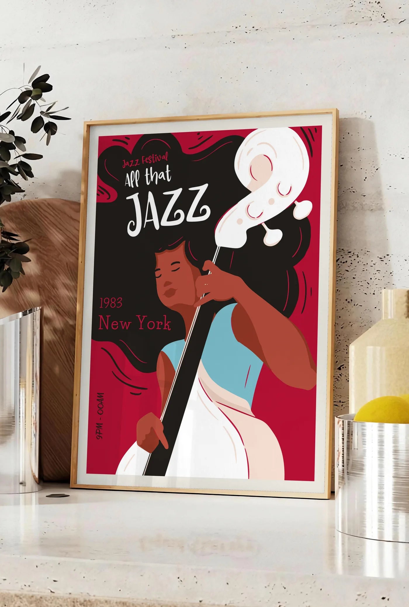Affiche affiche jazz New York, posee sur un plan de travail de cuisine en pierre claire, entre une branche d'eucalyptus en vase et un bocal de citrons
