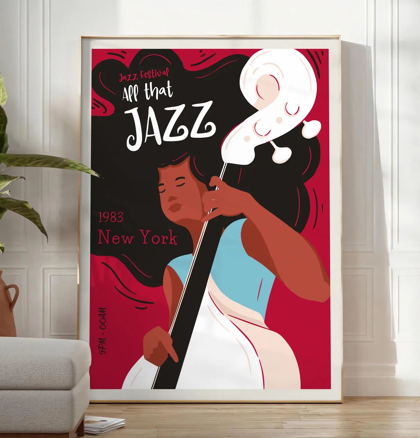 Reproduction affiche jazz New York, posee au sol dans un salon minimaliste clair, a cote d'un canape beige et d'une plante verte, sur un parquet clair