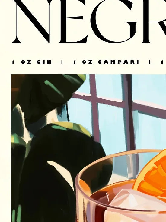 Gros plan sur le verre a negroni, glace et tranche d'orange