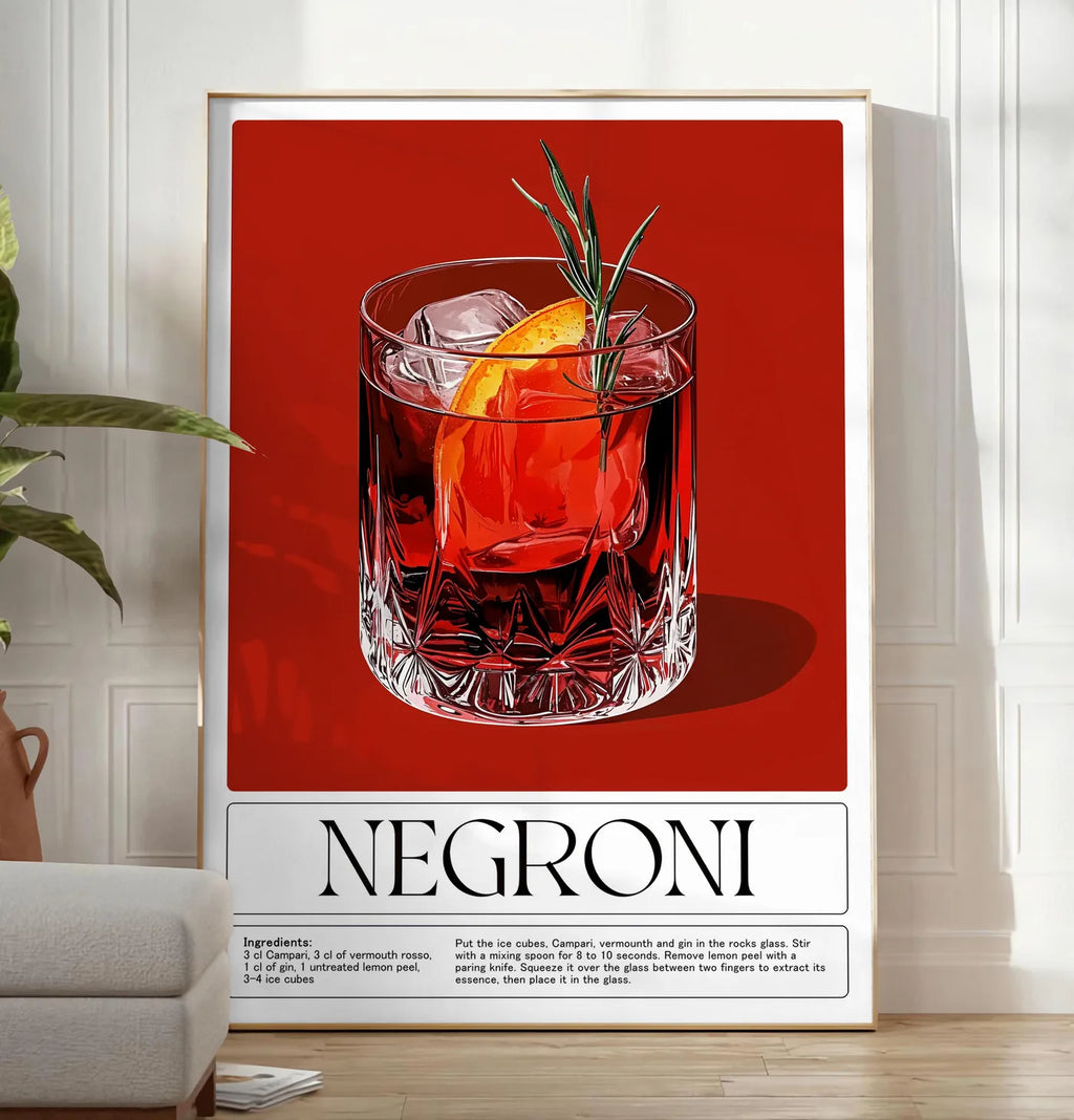 Reproduction affiche cocktail Negroni, posee au sol dans un salon minimaliste clair, a cote d'un canape beige et d'une plante verte, sur un parquet clair