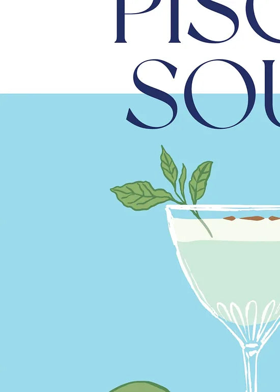 Gros plan sur le verre a pisco sour, citron vert et menthe
