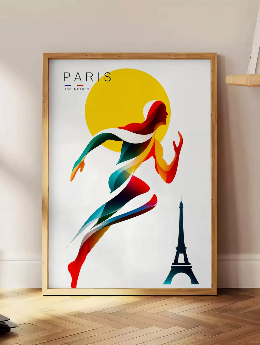 Estampe affiche Paris 100 metres, posee au sol dans un coin salon, sur un parquet a chevrons, pres d'une table d'appoint en chene chargee de livres