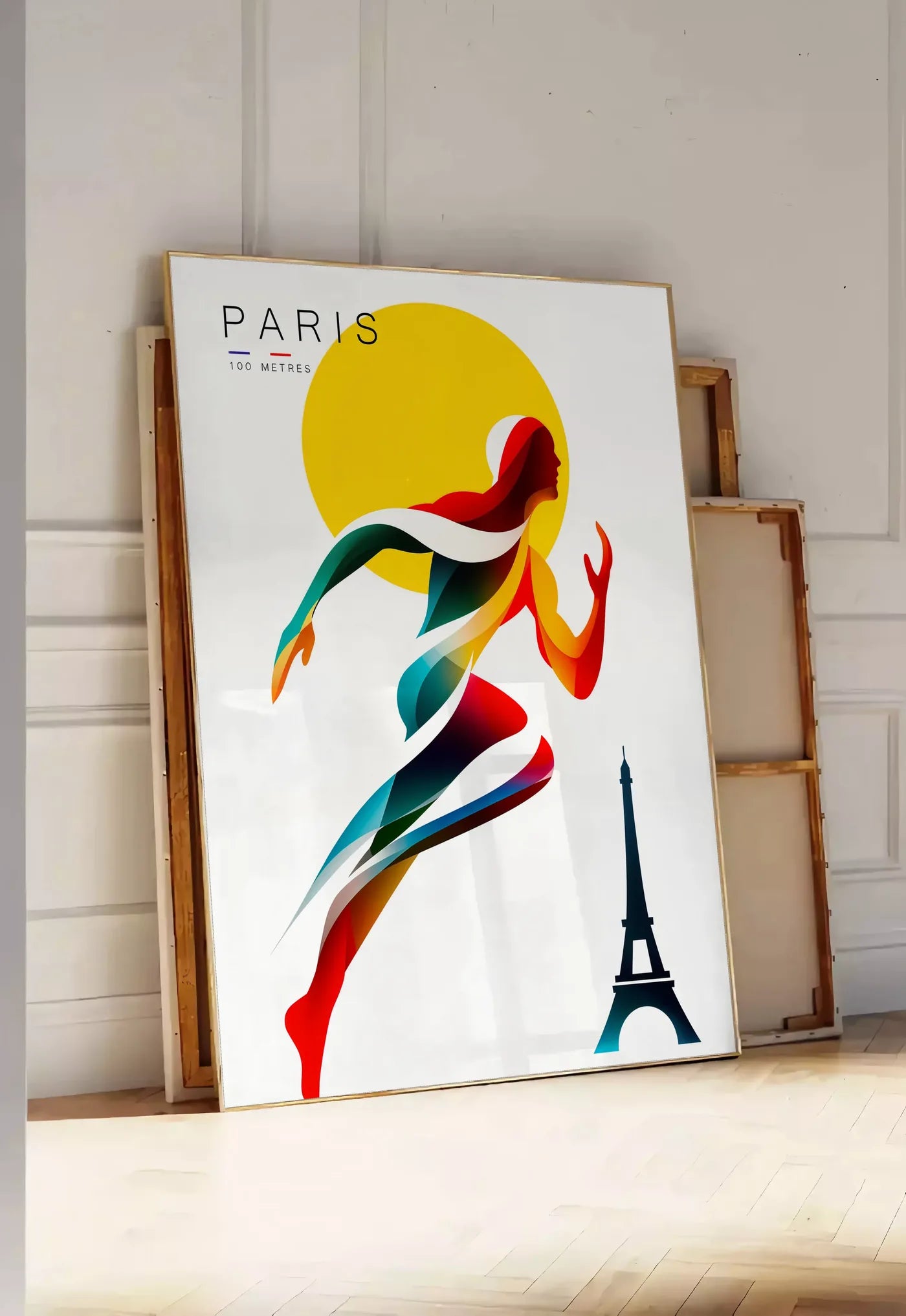 Tirage encadrable affiche Paris 100 metres, posee au sol dans une entree lumineuse, contre un mur a panneaux blancs, a cote de chassis en bois empiles