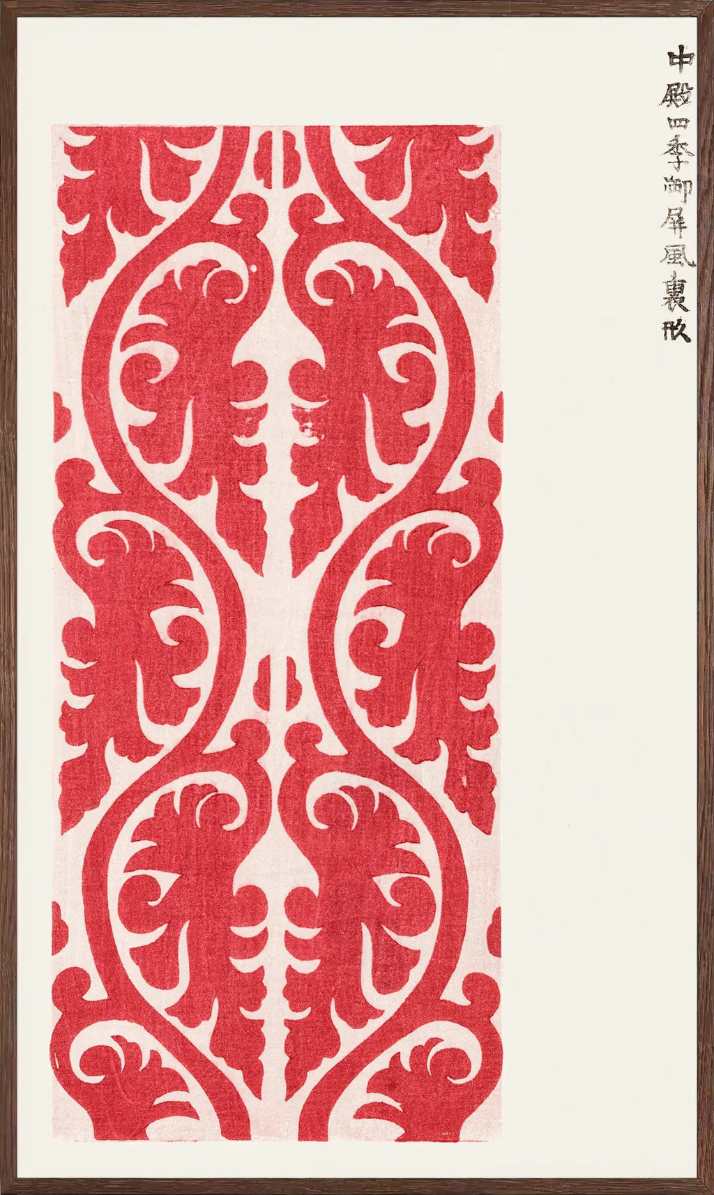 Cadre chene clair entourant l'affiche motif rouge Tomoki Yatsuo no Tsubaki