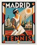 Affiche tennis Madrid art deco nocturne, joueuse au premier plan et skyline de Madrid la nuit avec tours et Metropolis, palette bleu nuit terracotta