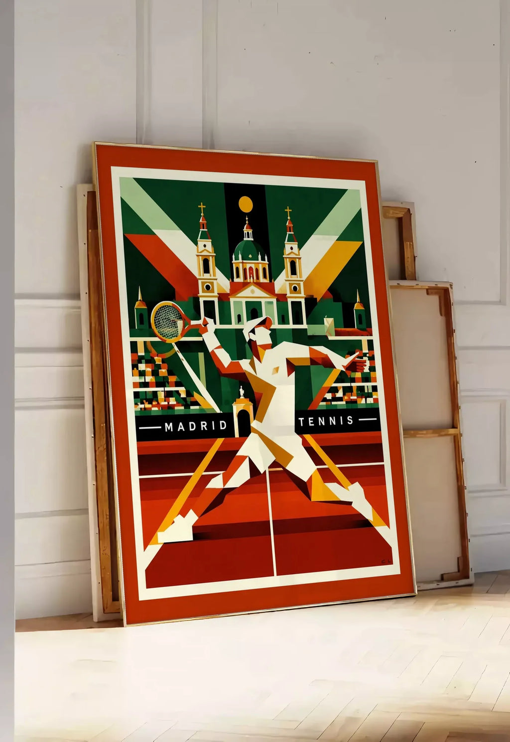 Tirage encadrable affiche tennis Madrid art deco, posee au sol dans une entree lumineuse, contre un mur a panneaux blancs, a cote de chassis en bois empiles