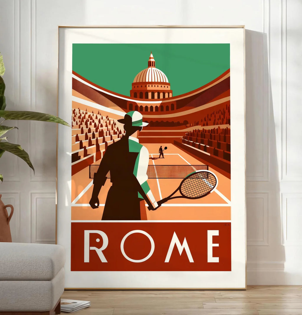 Reproduction joueur de tennis de dos et grande coupole, posee au sol dans un salon minimaliste clair, a cote d'un canape beige et d'une plante verte, sur un parquet clair