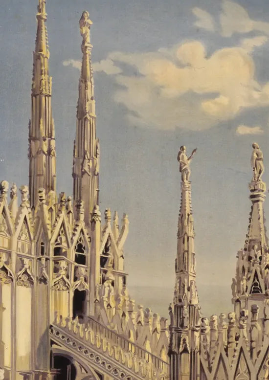Gros plan sur les fleches de marbre et les statues du Duomo de Milano