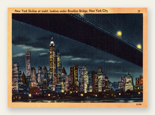 Skyline de New York nocturne, vue depuis dessous le pont suspendu avec câbles et lampes éclairées, palette noir d'ivoire et bleu de cobalt
