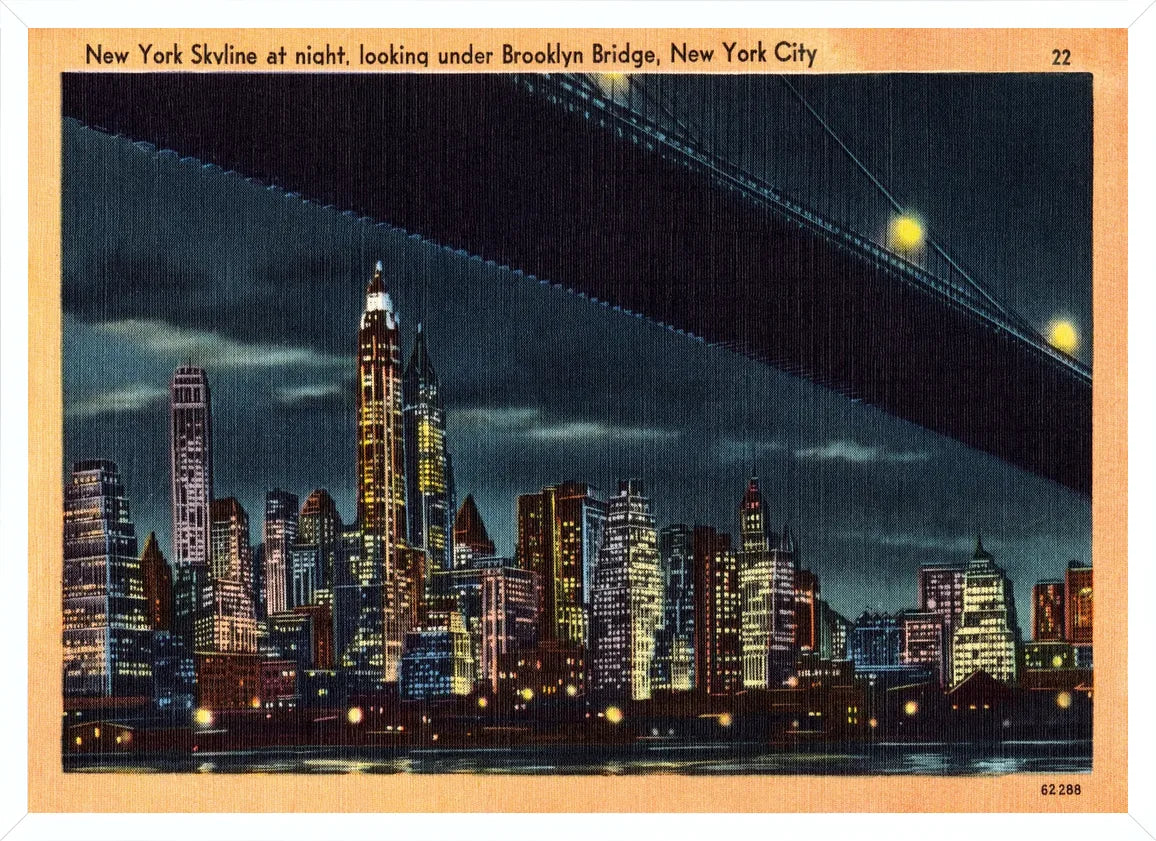 Accrochée cadre blanc fin, vue de la skyline de New York la nuit, gratte-ciel et lampes éclairées
