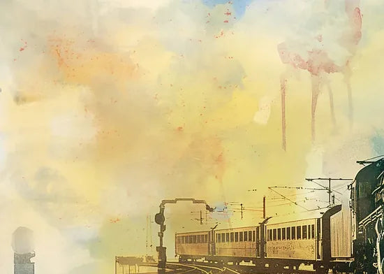 Gros plan sur la locomotive a vapeur et le panache de fumee du train