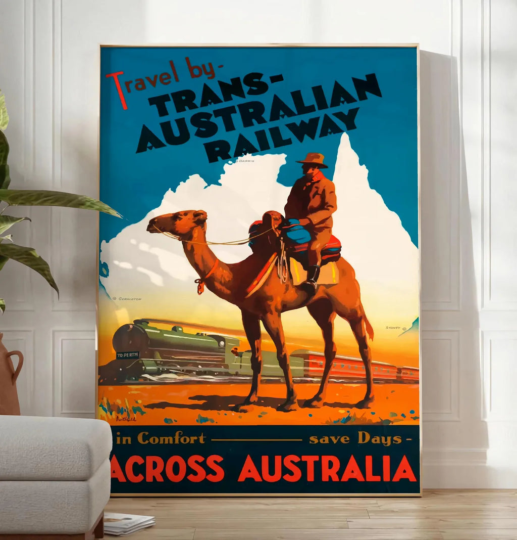 Reproduction affiche Australie vintage, posee au sol dans un salon minimaliste clair, a cote d'un canape beige et d'une plante verte, sur un parquet clair