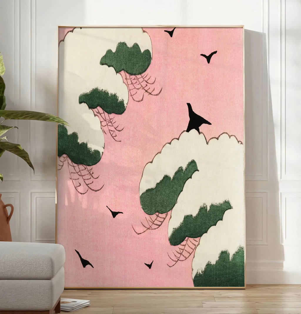 Reproduction affiche oiseaux et nuages de Seitei art japonais, posee au sol dans un salon minimaliste clair, a cote d'un canape beige et d'une plante verte, sur un parquet clair